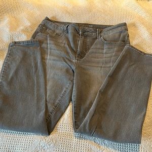 Maurices everflex high rise size 12 short